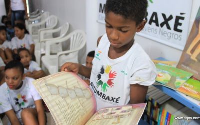 SindSeg prestigia entrega de biblioteca pela Escola Nacional de Seguros a ONG de Salvador