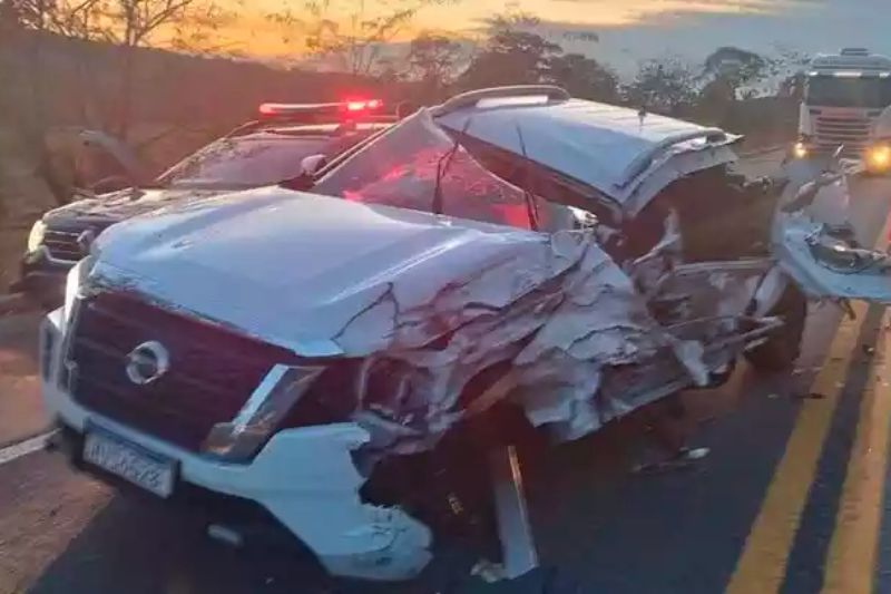 Cantor sofre acidente de carro e fica em estado grave; especialista explica como seguro auto agiria