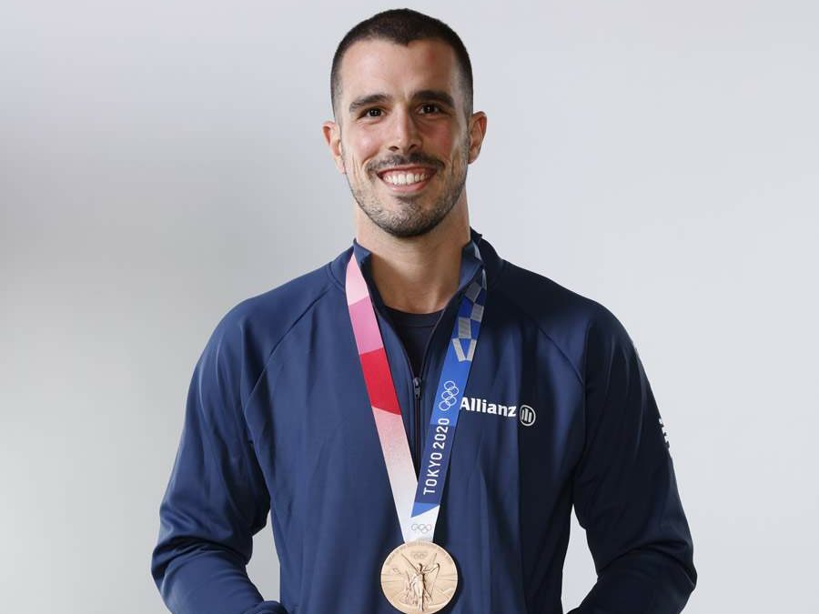 Medalhista Olímpico patrocinado pela Allianz, Bruno Fratus conta como enfrenta a pressão e encontra propósito além das piscinas